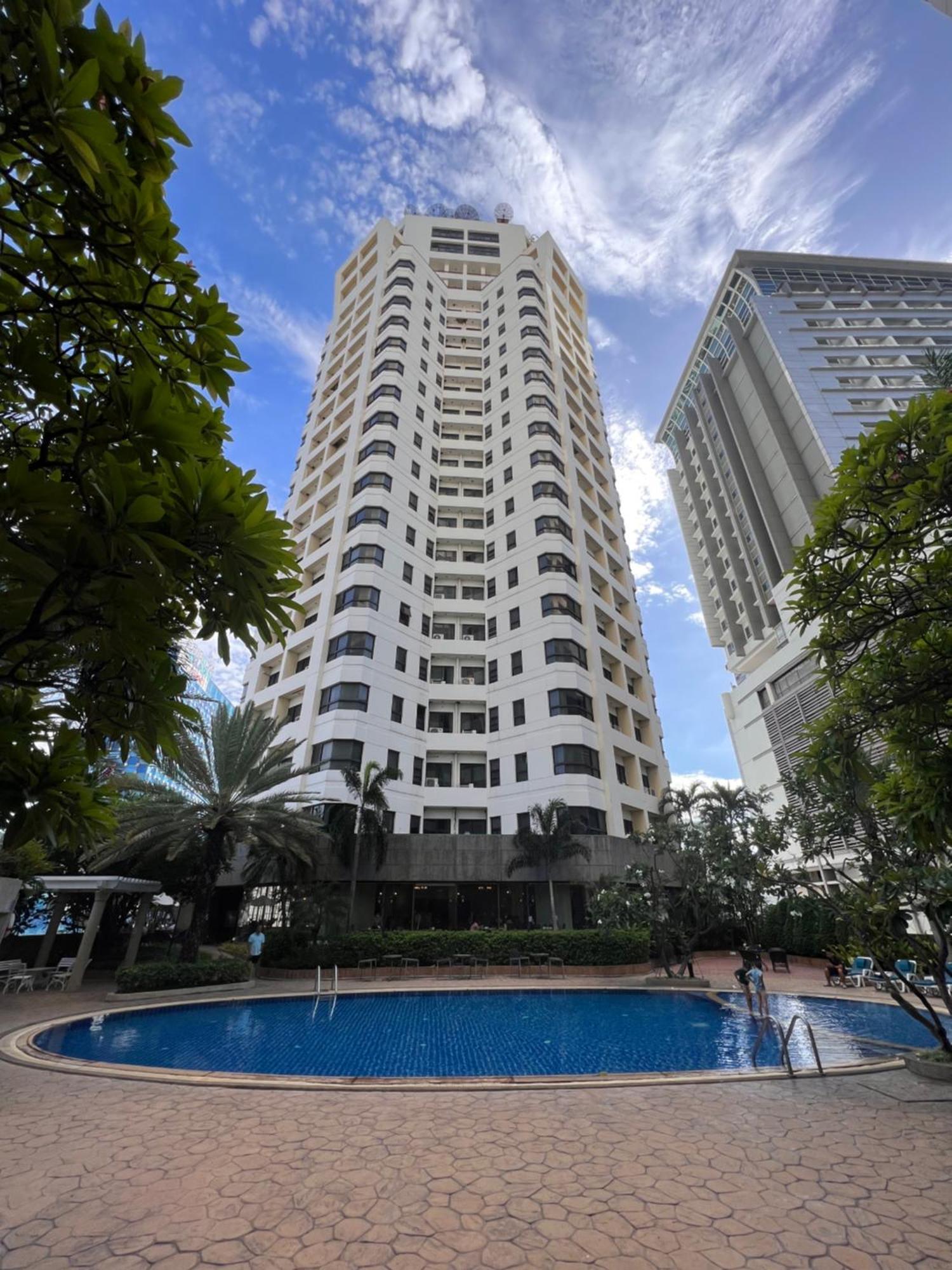 Grand Diamond Condo Suites Bangkok Exterior photo